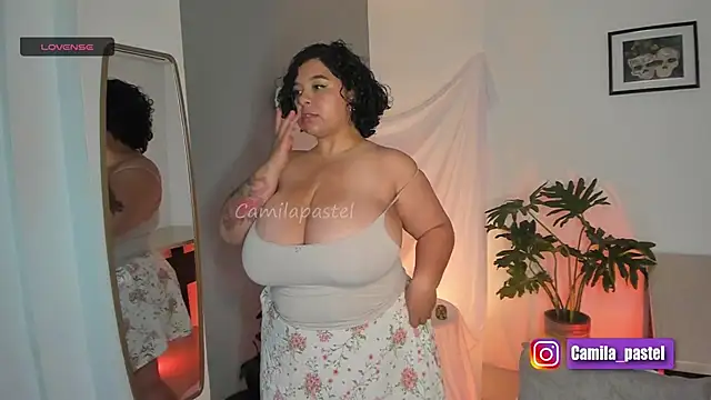 Snapshot of camilapastel chatting on October 26, 4:29 pm camilapastel online show from October 26, 4:29 pm