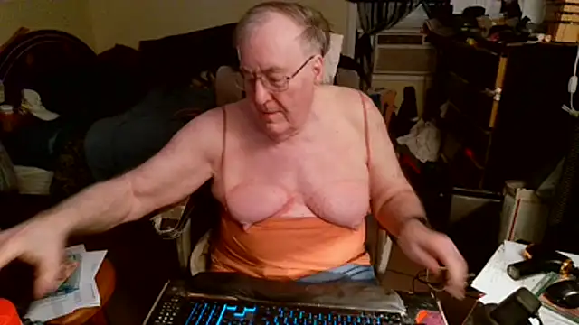 Toastir online show from February 16, 9:45 pm