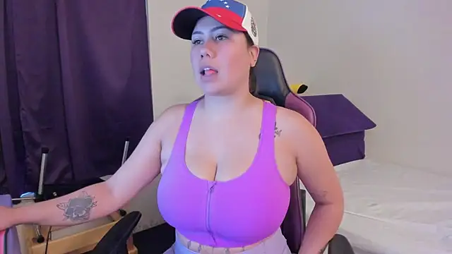 Snapshot of Bigt3ti chatting on May 30, 12:11 pm Bigt3ti online show from May 30, 12:11 pm