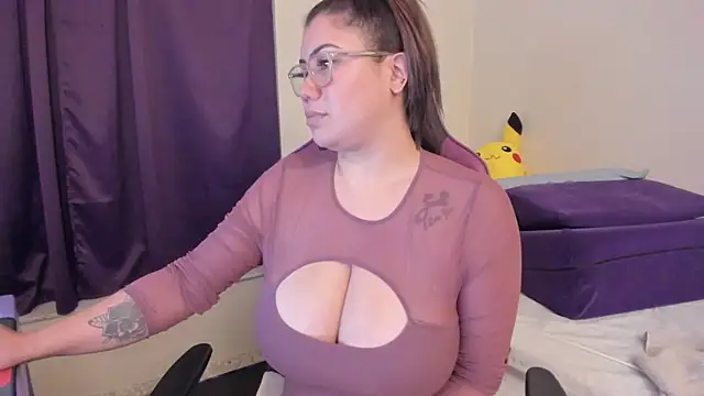 Snapshot of Bigt3ti chatting on May 22, 8:34 am Bigt3ti online show from May 22, 8:34 am