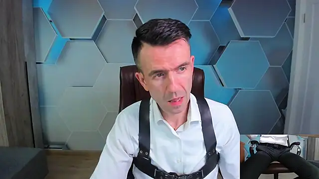 SteveTiger online show from April 13, 1:37 pm