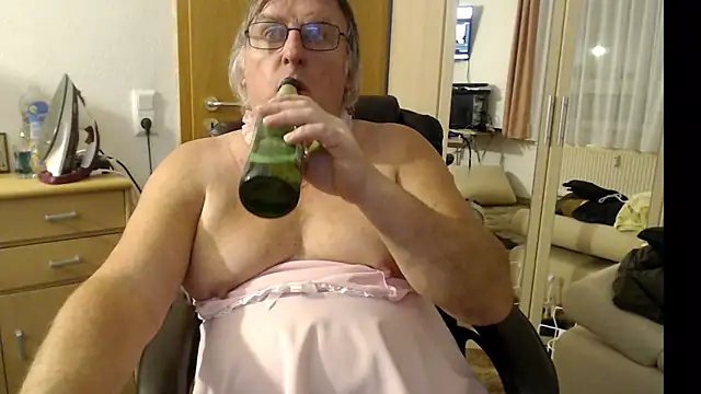 Snapshot of Sissygera chatting on January 10, 5:02 pm Sissygera online show from January 10, 5:02 pm