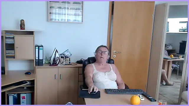 Snapshot of Sissygera chatting on October 12, 12:50 pm Sissygera online show from October 12, 12:50 pm