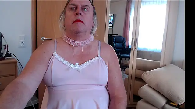 Snapshot of Sissygera chatting on December 31, 9:31 am Sissygera online show from December 31, 9:31 am