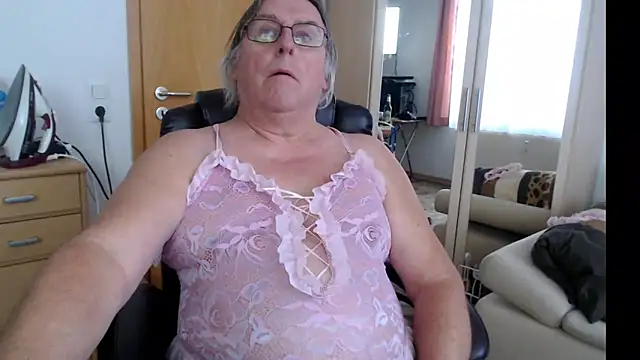 Snapshot of Sissygera chatting on January 9, 2:29 pm Sissygera online show from January 9, 2:29 pm