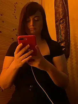 Snapshot of PhotoBabe chatting on February 14, 10:36 pm PhotoBabe online show from February 14, 10:36 pm
