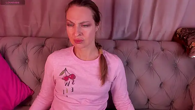 Snapshot of GwenCarter chatting on January 19, 11:23 am GwenCarter online show from January 19, 11:23 am