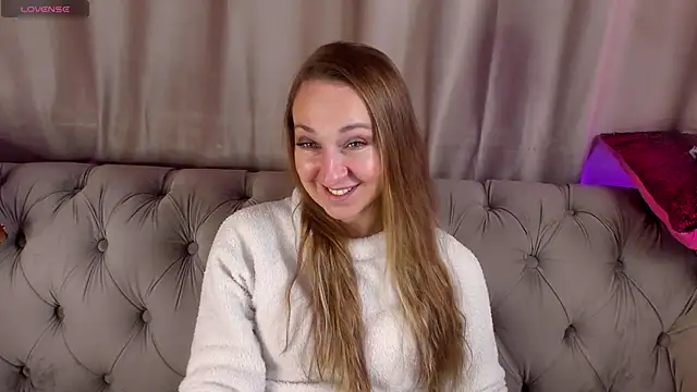 Snapshot of GwenCarter chatting on February 13, 12:11 pm GwenCarter online show from February 13, 12:11 pm