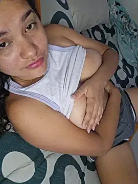 Snapshot of blerstefan1 chatting on October 17, 12:51 pm blerstefan1 online show from October 17, 12:51 pm