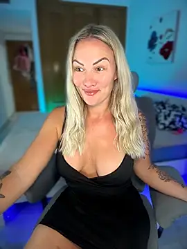 Snapshot of NastyMilf_ chatting on July 4, 6:56 pm NastyMilf online show from July 4, 6:56 pm