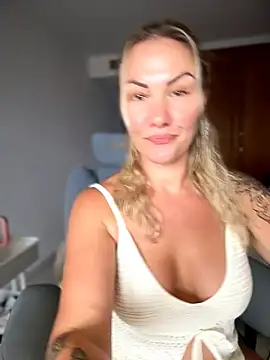 Snapshot of NastyMilf_ chatting on June 10, 8:37 am NastyMilf online show from June 10, 8:37 am