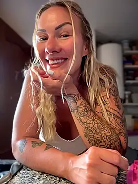 Snapshot of NastyMilf_ chatting on June 27, 6:25 pm NastyMilf online show from June 27, 6:25 pm
