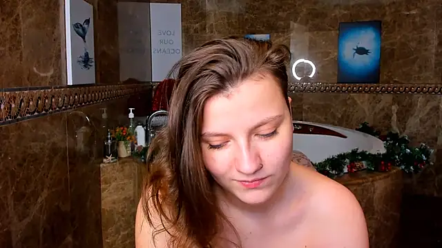 Snapshot of MelindaTin chatting on January 22, 7:46 am MelindaTin online show from January 22, 7:46 am