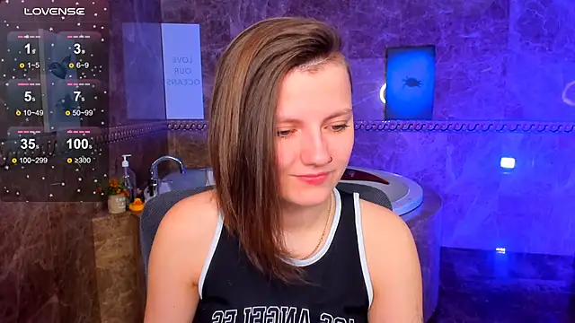 MelindaTin online show from April 10, 1:01 am