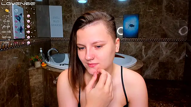 MelindaTin online show from December 2, 1:39 am