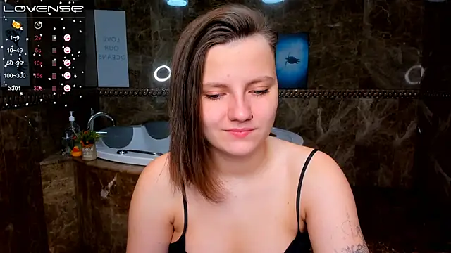 MelindaTin online show from November 16, 1:43 am