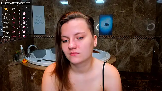 Snapshot of MelindaTin chatting on September 28, 1:12 am MelindaTin online show from September 28, 1:12 am