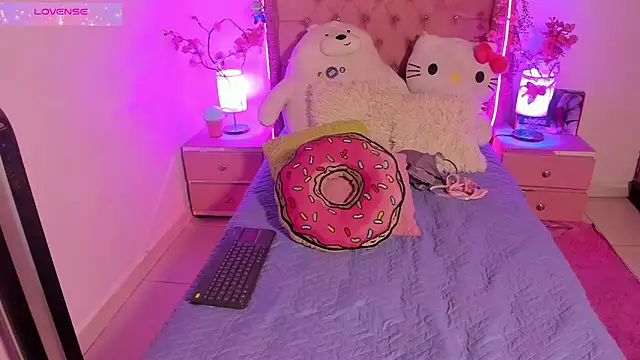 Snapshot of LillyCandy chatting on February 12, 12:16 am LillyCandy online show from February 12, 12:16 am