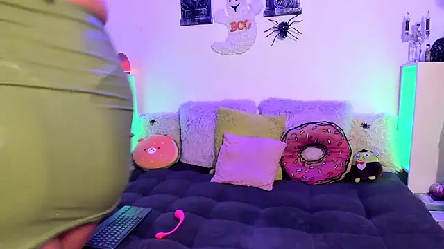 Snapshot of LillyCandy chatting on November 1, 5:18 pm LillyCandy online show from November 1, 5:18 pm