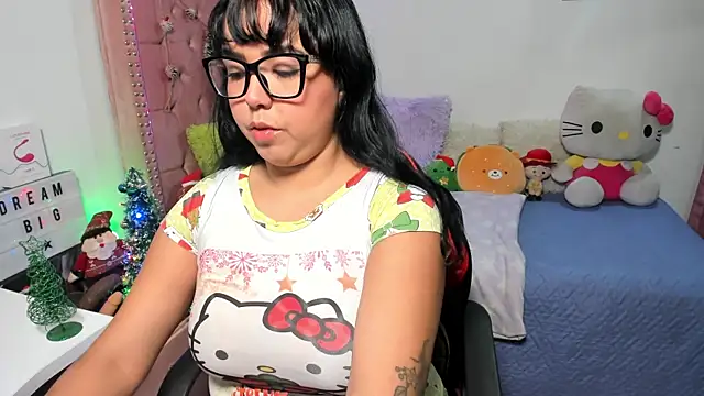 Snapshot of LillyCandy chatting on December 1, 12:44 am LillyCandy online show from December 1, 12:44 am