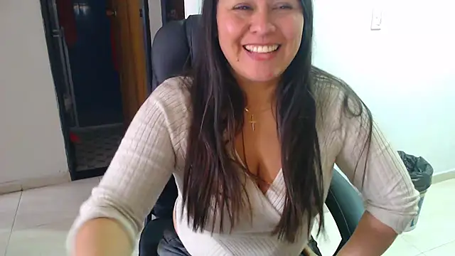 Ixchel Anaid online show from October 17, 5:15 pm