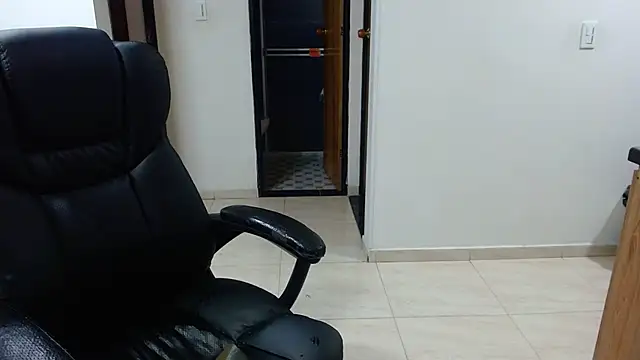 Ixchel Anaid online show from March 15, 1:19 am