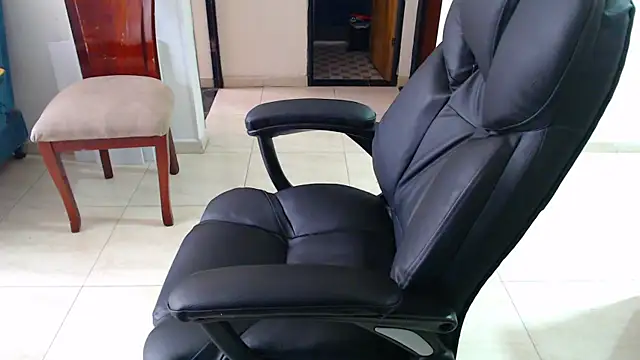 Ixchel Anaid online show from October 25, 3:23 pm