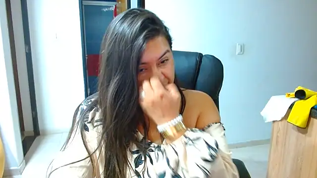 Snapshot of Ixchel_Anaid chatting on June 16, 1:05 am Ixchel Anaid online show from June 16, 1:05 am