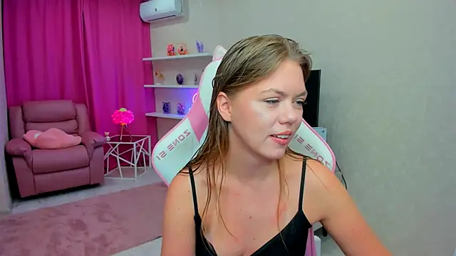 Strawberrye online show from February 21, 3:19 am