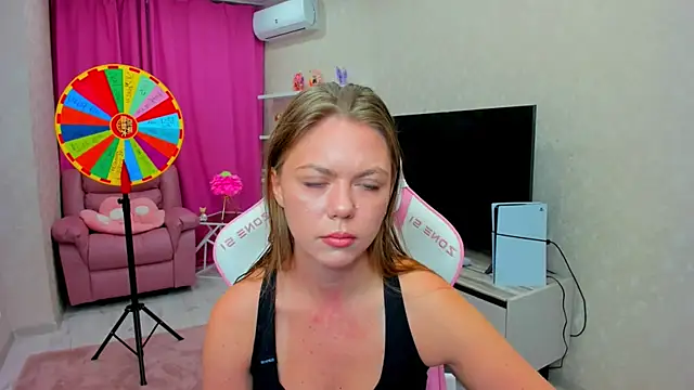 Strawberrye online show from February 10, 3:27 am