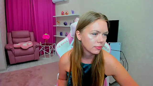 Strawberrye online show from February 15, 3:18 am