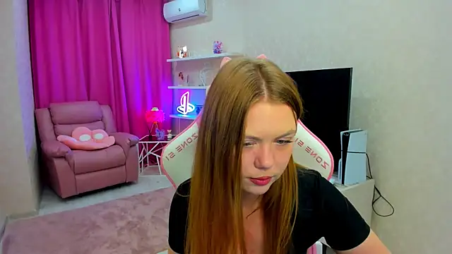 Strawberrye online show from November 15, 3:32 am