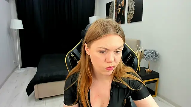 Strawberrye online show from November 26, 3:28 am