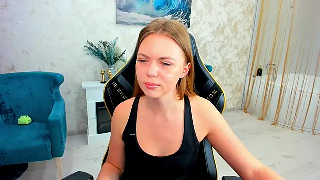 Strawberrye online show from April 14, 3:22 am