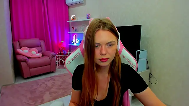 Strawberrye online show from November 12, 3:32 am