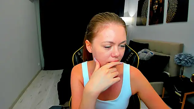 Strawberrye online show from May 31, 3:23 am