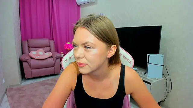 Strawberrye online show from February 23, 3:19 am