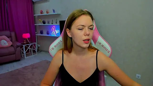 Strawberrye online show from May 8, 3:21 am
