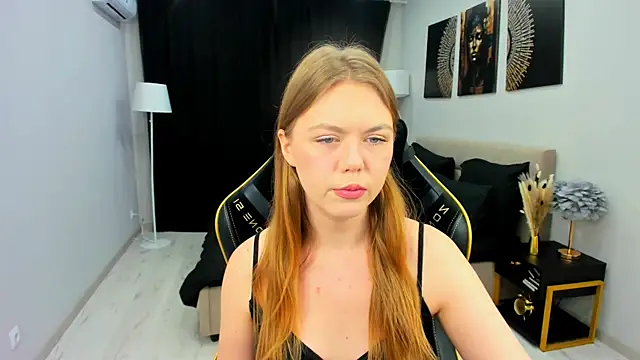 Strawberrye online show from November 11, 3:45 am