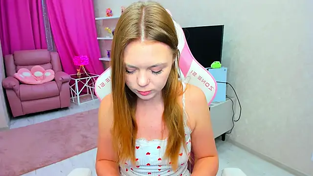 Strawberrye online show from May 4, 3:21 am