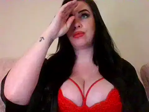 Snapshot of EmilyBlue chatting on December 5, 1:31 am EmilyBlue online show from December 5, 1:31 am