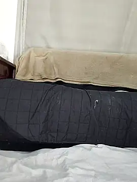 Snapshot of estrella_tasty chatting on October 24, 1:15 am estrella tasty online show from October 24, 1:15 am