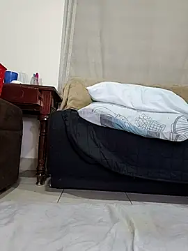 Snapshot of estrella_tasty chatting on September 27, 1:45 am estrella tasty online show from September 27, 1:45 am