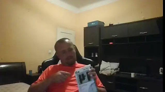 Snapshot of MrWhitePL chatting on August 3, 6:58 pm MrWhitePL online show from August 3, 6:58 pm