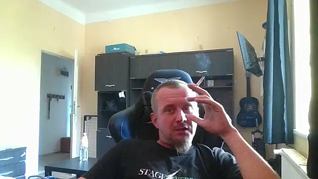 Snapshot of MrWhitePL chatting on June 17, 3:11 pm MrWhitePL online show from June 17, 3:11 pm
