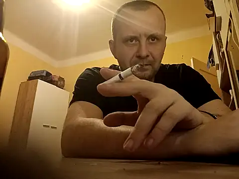 Snapshot of MrWhitePL chatting on December 27, 11:31 pm MrWhitePL online show from December 27, 11:31 pm