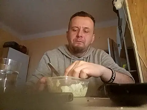 Snapshot of MrWhitePL chatting on February 15, 2:44 pm MrWhitePL online show from February 15, 2:44 pm