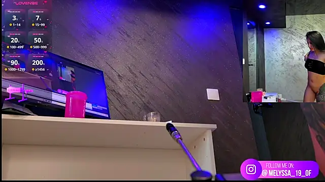 im-your-lovee online show from April 9, 6:15 am