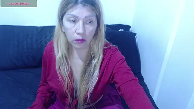 Snapshot of Dulce-Bella chatting on October 1, 8:46 pm Dulce-Bella online show from October 1, 8:46 pm