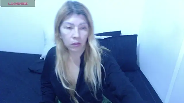 Dulce-Bella online show from March 3, 3:30 pm